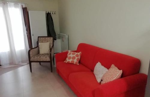 Canosa di Puglia House | A Casa Vostra-casa indipendente con wifi e terrazzo,2 bagni,2 camere a due passi dal centro