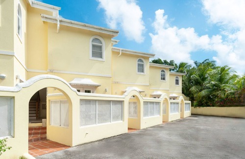 Folkestone House | A charming blend of comfort and sophistication in this near-the-beach townhouse