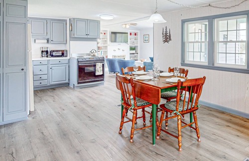 Waldoboro House | A Charming Getaway with Stunning Views and Modern Conveniences