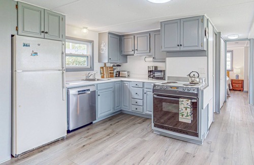 Waldoboro House | A Charming Getaway with Stunning Views and Modern Conveniences