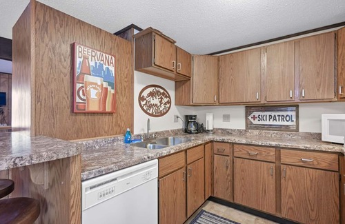 Bessemer Condo | A Comfortable Trailside Condo Along the Flintlock Trail with A Shared Outdoor