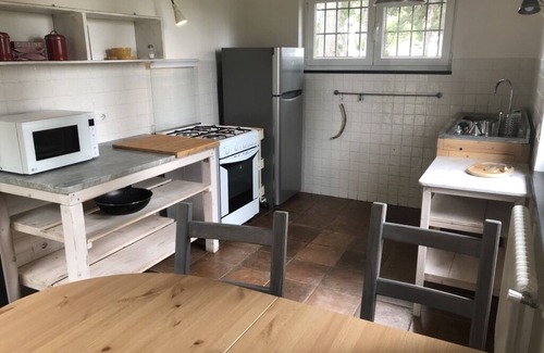 Imperia House | A confortable nest, guarded by a big lebanon cedar tree,