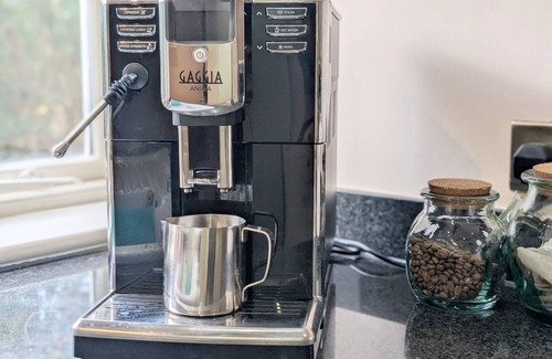 Westbourne Cottage | A country house that sleeps 4 guests in 2 bedrooms