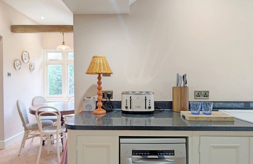 Westbourne Cottage | A country house that sleeps 4 guests in 2 bedrooms