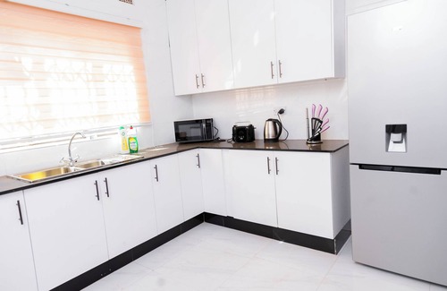 Lilongwe House | A cozy 3-bedroom apartment with WiFi, hot water and DSTV in Lilongwe