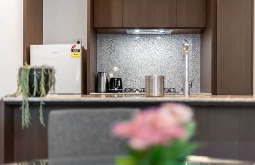 Carlton South Apartment | A Cozy Apt, Only a 5-min Walk to Victoria Market