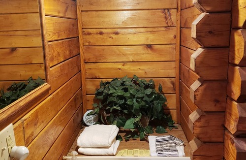 White Cabin | A cozy Cabin in the Laurel Highlands