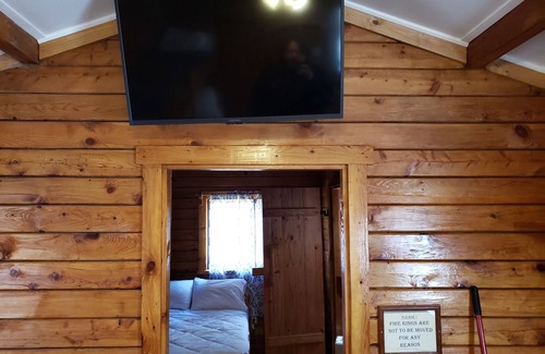 White Cabin | A cozy Cabin in the Laurel Highlands