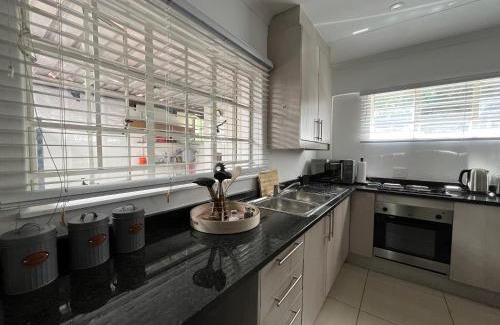 Greater Johannesburg Metropolitan Area Apartment | A cozy cottage in Bryanston