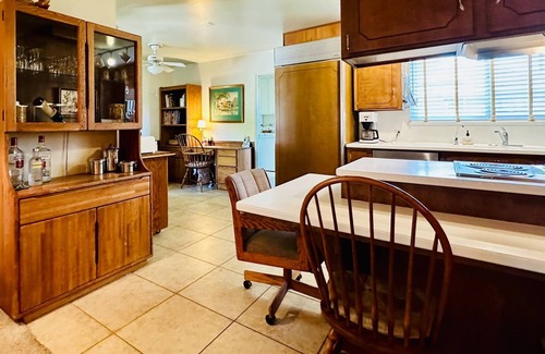 Modesto House | A Cozy Den in Sherwood Forest