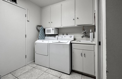 Modesto House | A Cozy Den in Sherwood Forest