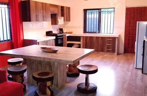 Lusaka Central House | A Cozy House with Private Pool - Outdoor Dining & backup power