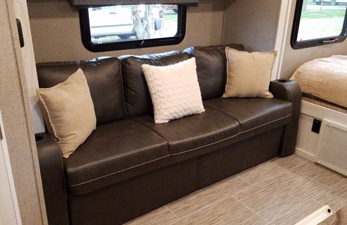 Sublimity House | A Cozy Small Town Travel Trailer
