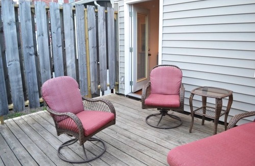 Riverview House | A Cozy Urban Cottage