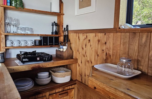 Nelson Region Cabin | A cute secluded hut with ocean views