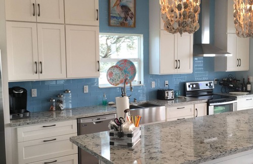 Cedar Lane House | A Day on the Bay Lodging on Caney Creek in Sargent Texas