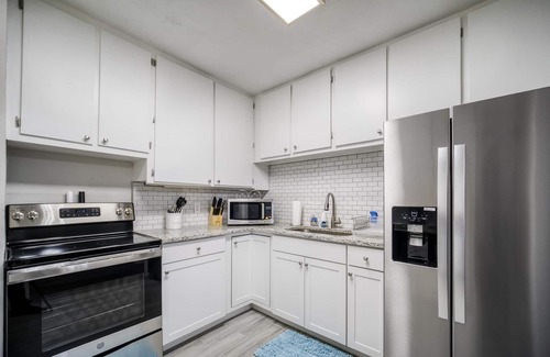 Jacksonville House | ~[A] Doze'n D'luxe Sleeps 12 Krispy Kreme~