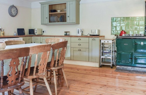 Cerne Abbas Cottage | A fabulously cosy farmhouse just a short walk from the famous Cerne Abbas Giant.