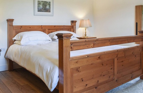 Cerne Abbas Cottage | A fabulously cosy farmhouse just a short walk from the famous Cerne Abbas Giant.