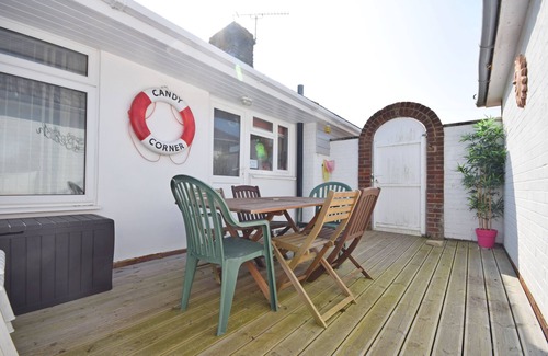 East Wittering Cottage | A family house that sleeps 6 guests in 3 bedrooms