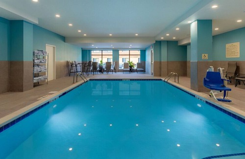 Burlington House | A Fantastic King Room w/ Comfort & Convenience