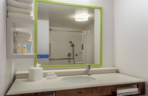 Burlington House | A Fantastic King Room w/ Comfort & Convenience