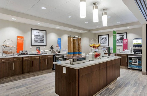 Burlington House | A Fantastic King Room w/ Comfort & Convenience