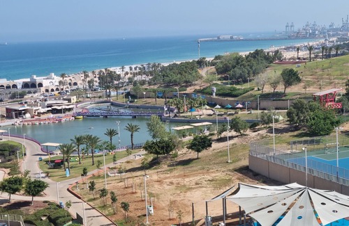 Ashdod Apartment | A few dozen meters from the beach, bright apartment with sea and park views.
