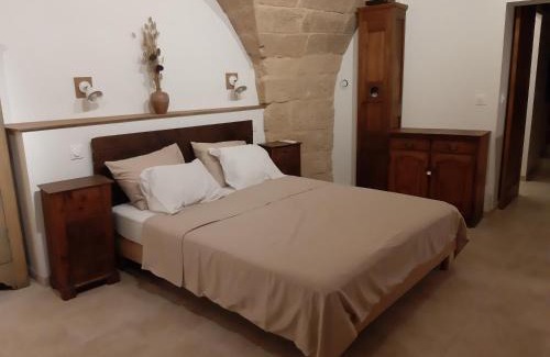 Uzes Apartment | A fleur de rue appartement climatisé Uzès centre