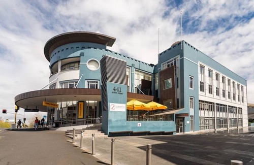 Newton Apartment | A four bedroom apartment in Auckland CBD w Carpark