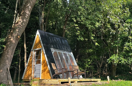 Janesville Cabin | A frame getaway on the Embarrass River in Charleston, Illinois