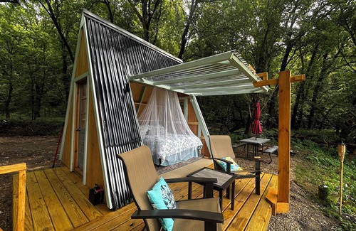 Janesville Cabin | A frame getaway on the Embarrass River in Charleston, Illinois