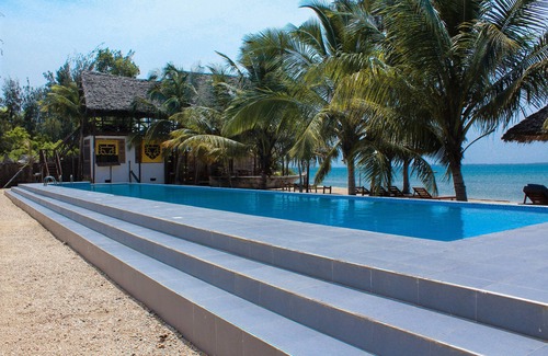 Fukuchani Apartment | A-Frame Oceanview Cottage - Bed & Breakfast