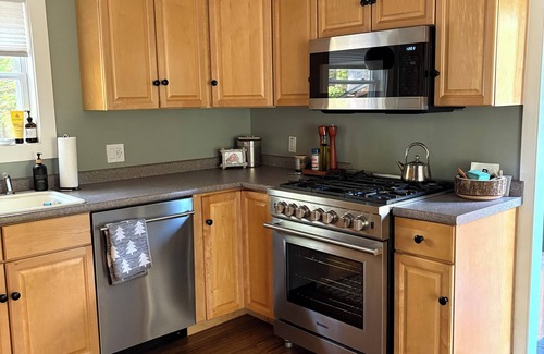 Birch Hill House | -A-Frame of Mind- Cozy Family & Pet Friendly 4BR house in the White Mountains!