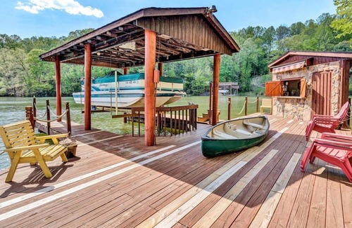 Goodview House | A-Frame of Mind - is the perfect lake mindset! Relax, unwind and take a break!