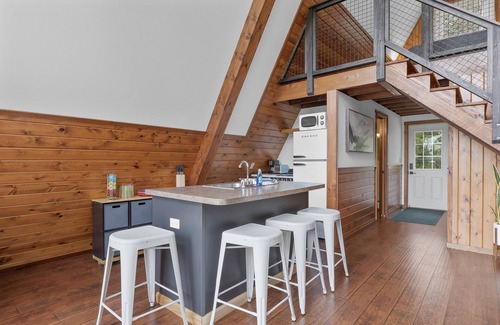 McArthur Cabin | A-Frame Retreat | Secluded | Fire Pit I Nintendo