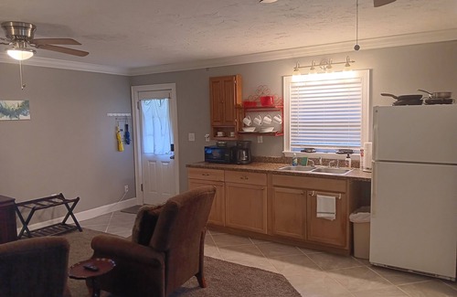 Fort King District Cottage | A GARDEN COTTAGE in the City !