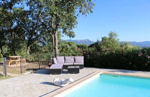 Pourrieres Villa | A haven of peace surrounded by vineyards near Aix-En-Provence