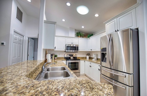 South Venice House | A Hidden Treasure - Minutes Away from Beach w/Pool