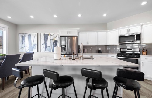 Twin Falls House | "A home away from home mixed with a luxury hotel." 3 min to canyon, game garage