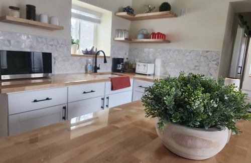 Logan House | A house in the heart of Logan with shops, restaurants, and experiences near.