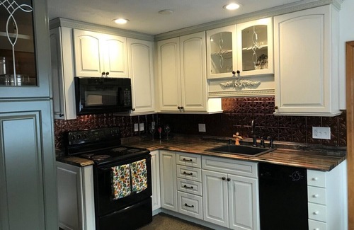 Historic District House | A jewel of a cozy cottage on the stream