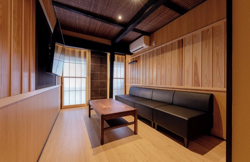 Gion House | A Kyoto townhouse with a semiopenair bath and ga/Kyoto Kyōto