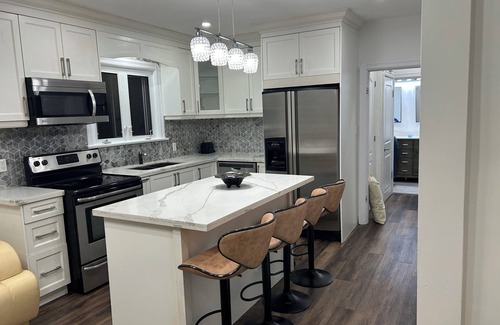 Durham Region House | A little 5 Stars Living in Oshawa just second to 401, minute to Oshawa Mall.