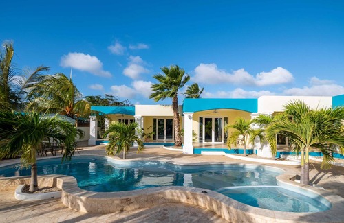 Playa Apartment | A lovely stay - 1 Bdr Apartment, amazing pool & garden area @ Aqua Viva Suites