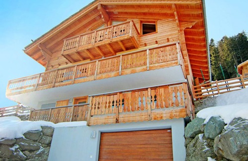 Vex House | A luxurious 12 person chalet with superb view.