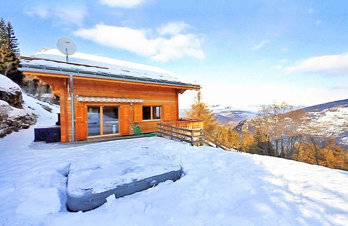 Vex House | A luxurious 12 person chalet with superb view.