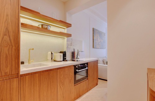 Madeleine Apartment | A Luxurious 2-BR/2BA with Services in La Madeleine - Opéra