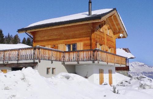 Vex Ski Chalet | A luxurious 6 person chalet with superb view