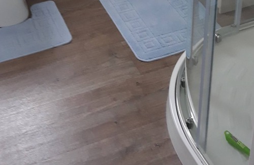 Ringwood House | A luxury 6 berth lodge, sleeps 6 a real home from home in the heart of a forest.